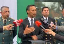 Ministro de Defensa defiende resultados operacionales y cuestiona cifras sobre menores en bombardeos