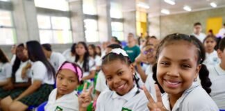 Gobierno expide medidas para garantizar la continuidad de la educación en zonas afectadas por el terremoto